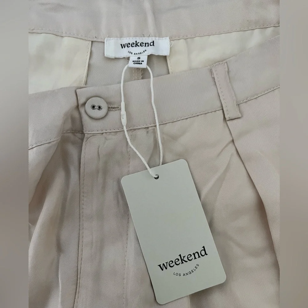 NWT Weekend/ High waisted dress shorts/ Oyster colour/ Silky material/ Size US S - Picture 4 of 10